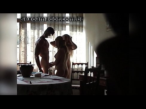 ❤️ Seksualni prijatelji pozivaju divovskog muškarca i trojku s njim ❤ Porno video na hr.porn-milf300.ru ☑