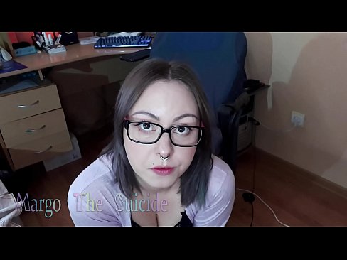 ❤️ Seksi djevojka s naočalama duboko siše dildo na kameri ❤ Porno video na hr.porn-milf300.ru ☑